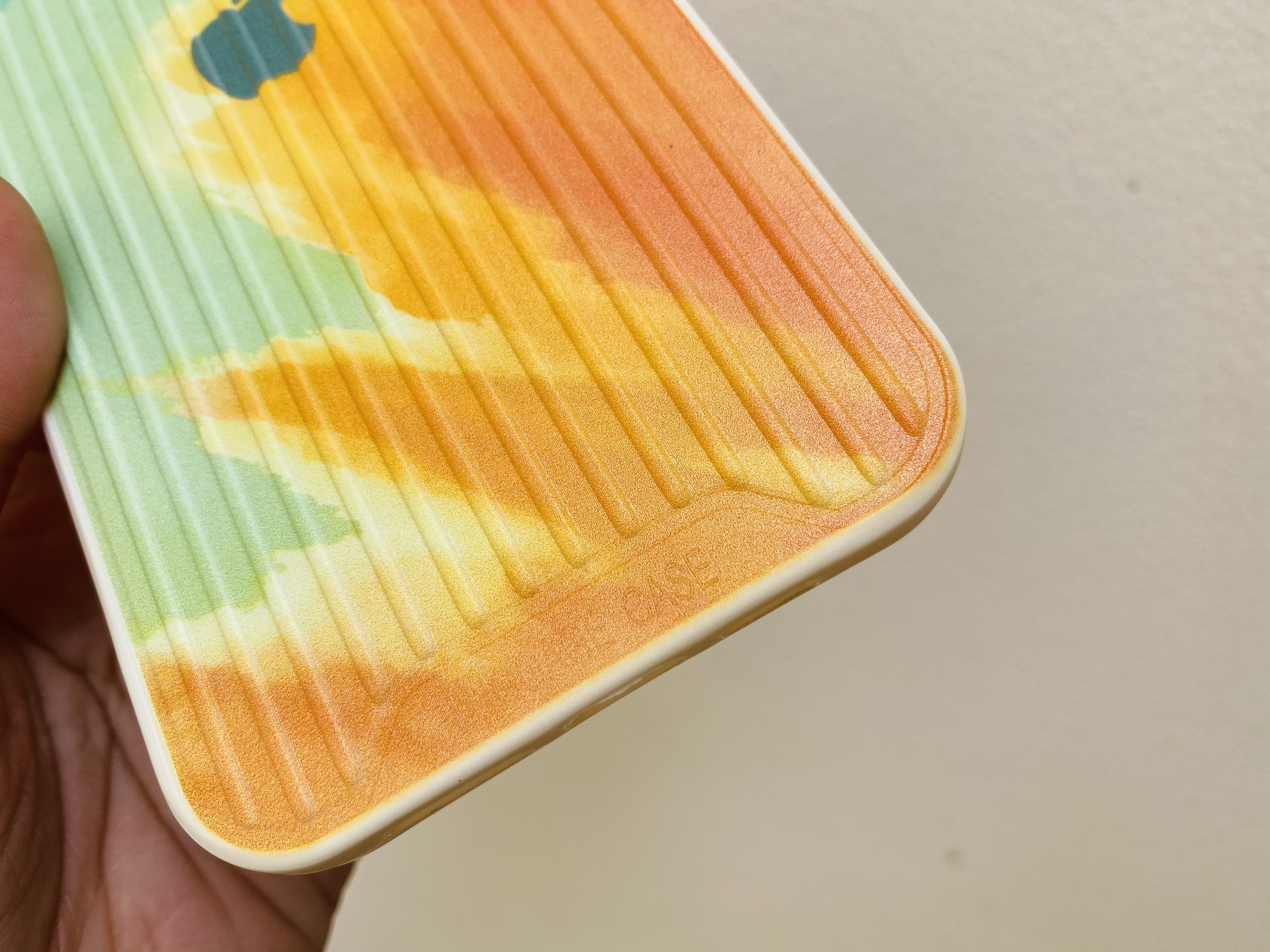 Ốp dẻo màu loang sọc vân CHE CAMERA cho IPHONE 12 PRO MAX