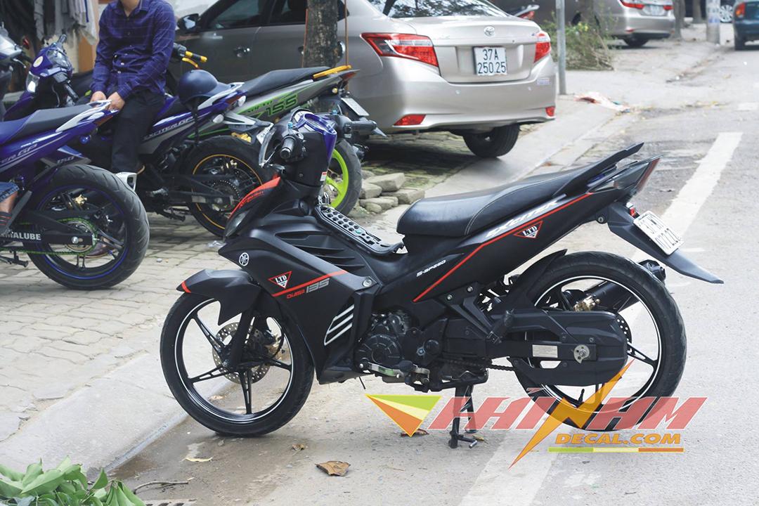 Tem Trùm Exciter 135 Đen Nhám Chỉ Đỏ