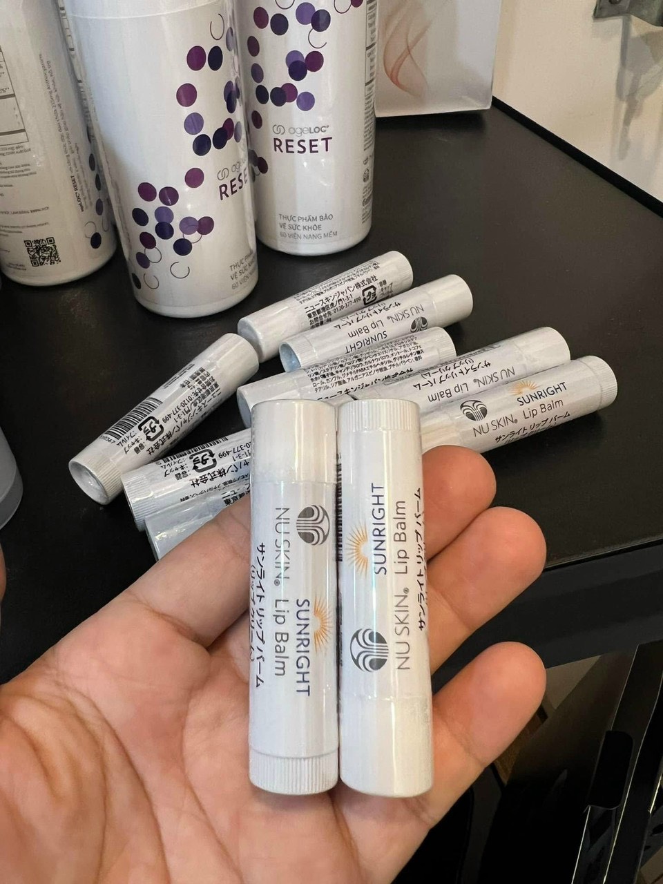 Son Dưỡng Môi Nuskin Sunright Lip Balm(Hàng Nhật)