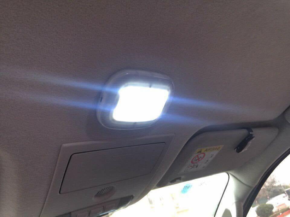 Đèn LED dán trần xe hơi, sạc bằng cổng USB