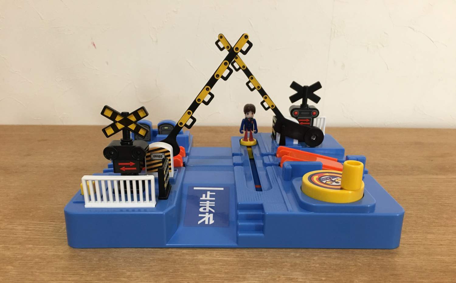 Đồ chơi trẻ em đường ray xe lửa Tomy Pla-Rail Plarail J-19 Crossing Set có âm thanh