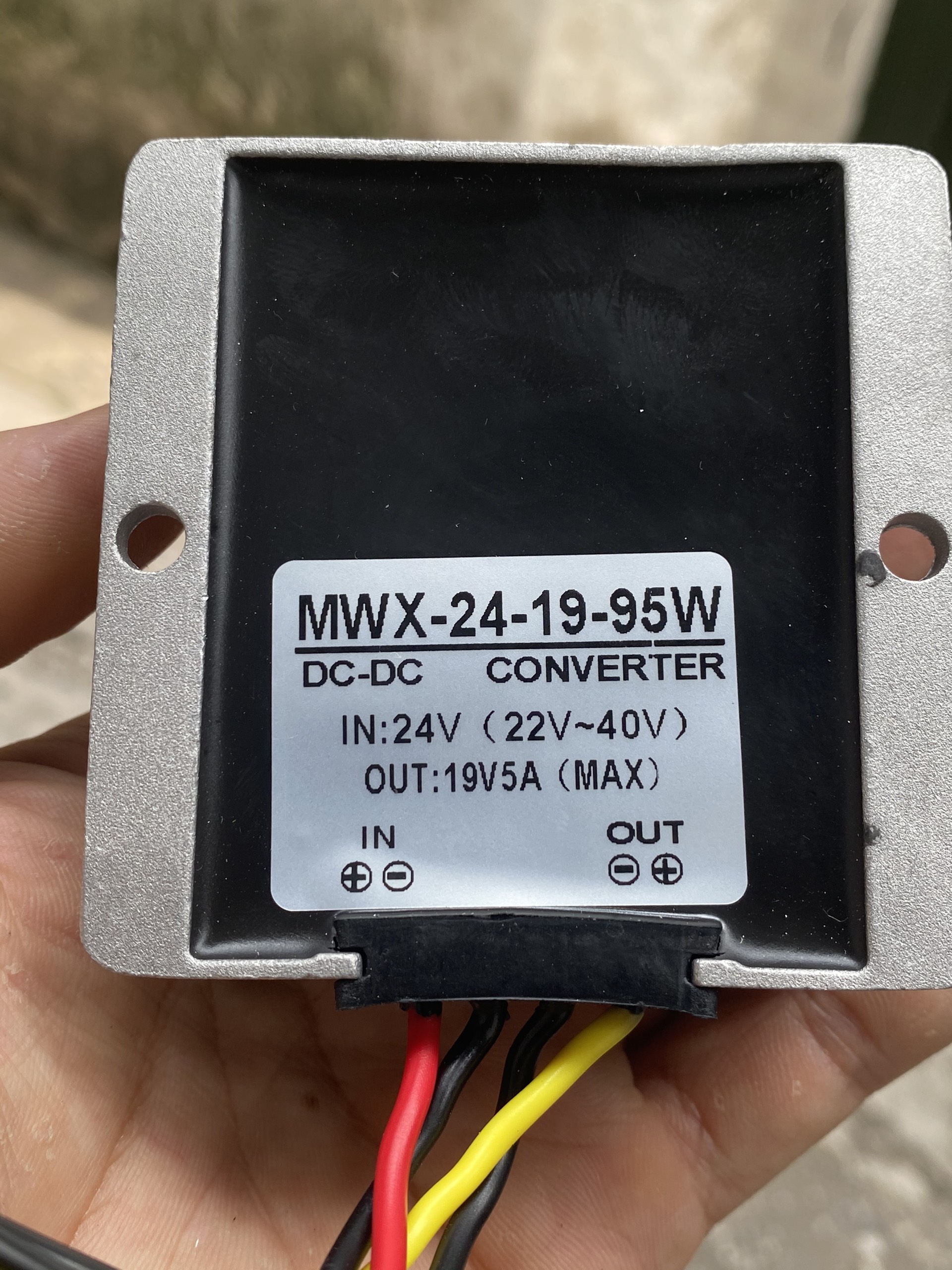 Bộ chuyển đổi điện dc 24v xuống điện dc 19v