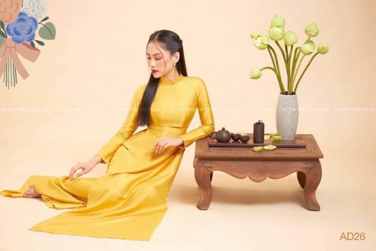 Áo dài truyền thống Vải lụa vân gỗ màu vàng đồng phối ngọc