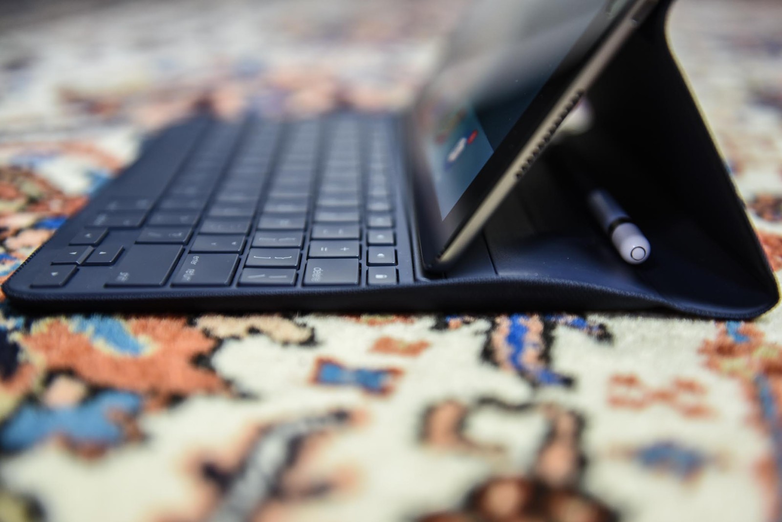 Bàn Phím Logitech Create Cho iPad Pro 9.7'' - Mới Fullbox-Có Đèn Bàn Phím.