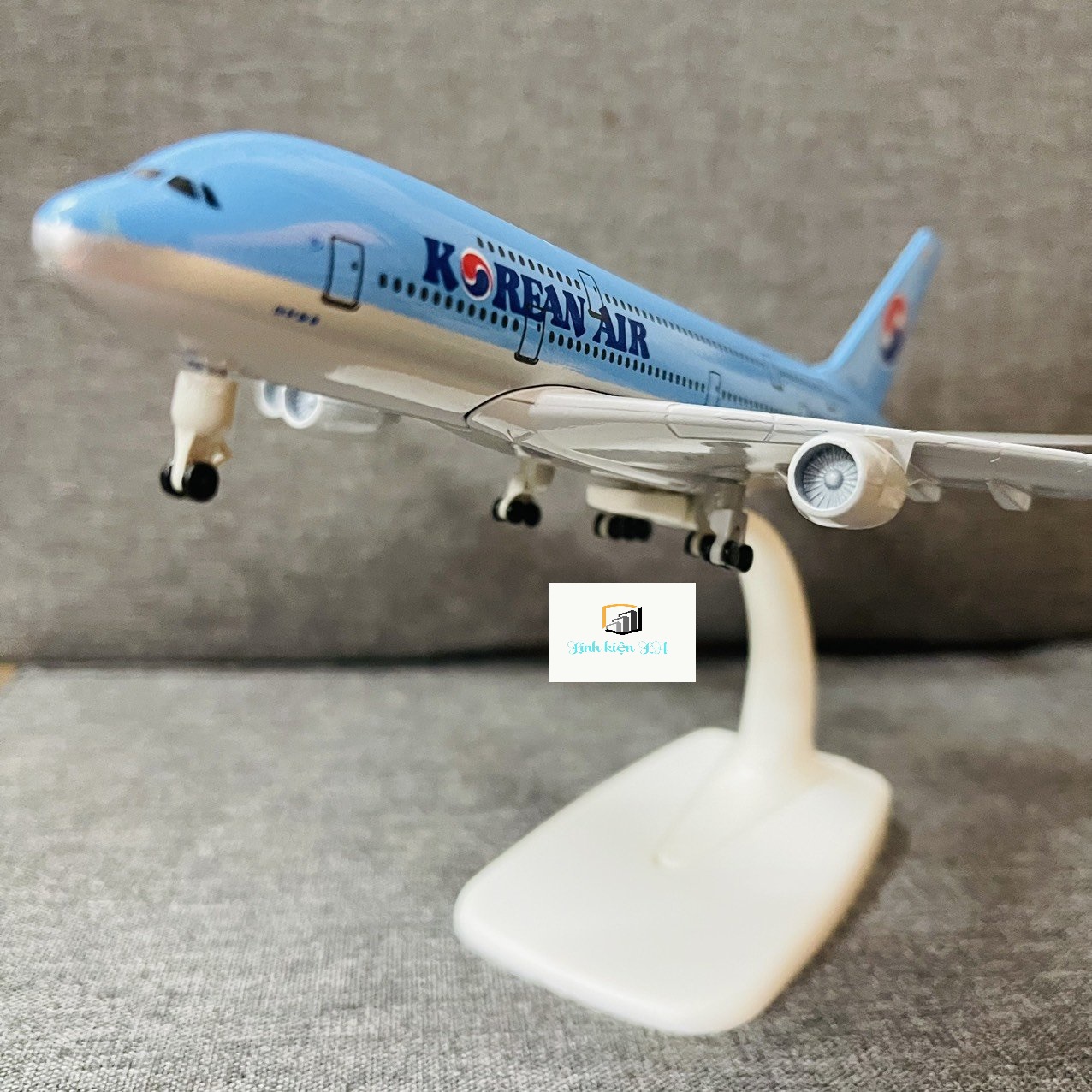 Mô hình máy bay korean air màu xanh có bánh xe chuẩn đẹp 20cm fullbox