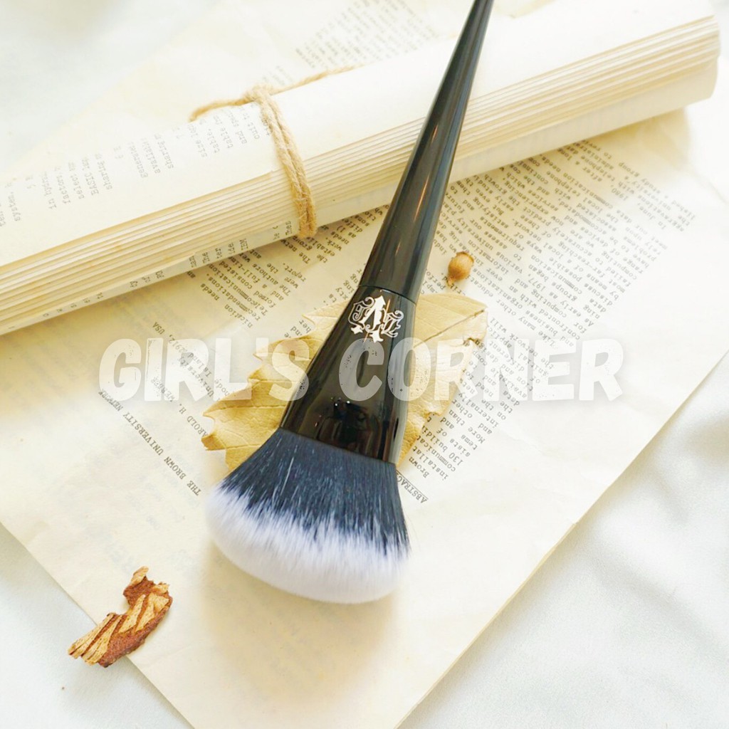 Cọ Phủ Phấn Nén Kat Von D22