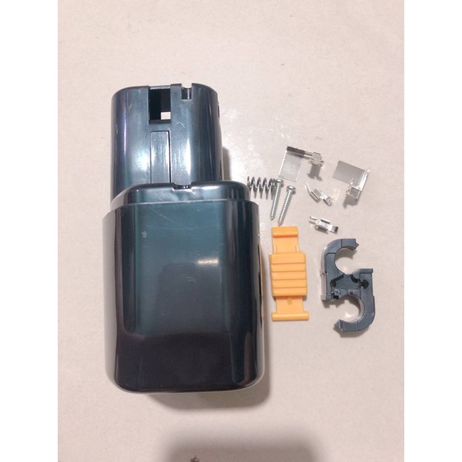 Vỏ pin hitachi đứng 12v ni-mh 3.0ah