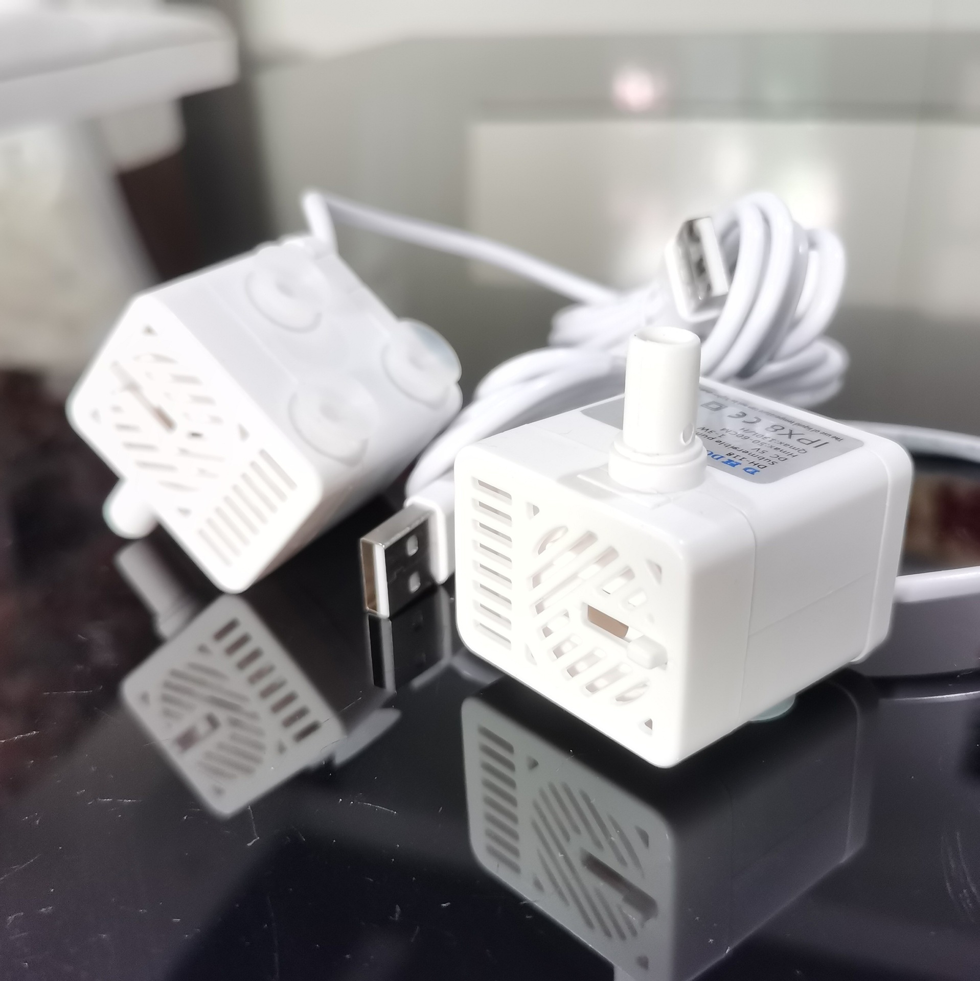 Máy bơm chìm bể cá dùng nguồn usb điện dc 5vol đến 9vol công suất 3w bơm max 200l/h