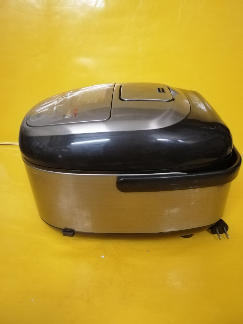 Nồi cơm nội địa Nhật cao tần (IH) Tiger JKK-A (1.0L) (11017X)