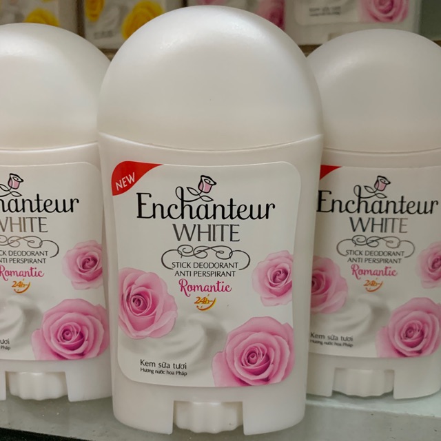 Lăn sáp Enchanter hồng Romatic
