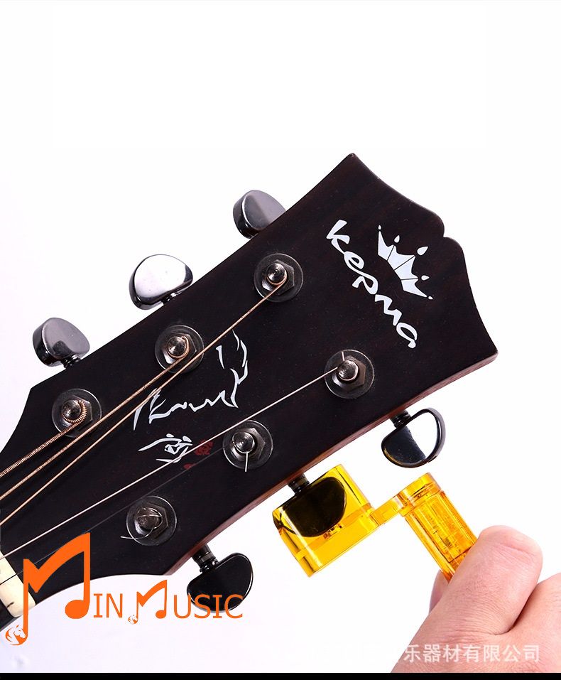 Tay quay thay dây đàn Guitar