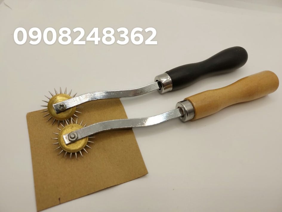 Cây lăn lấy dấu(cây sang dấu) lấy dấu trên rập vật liệu .