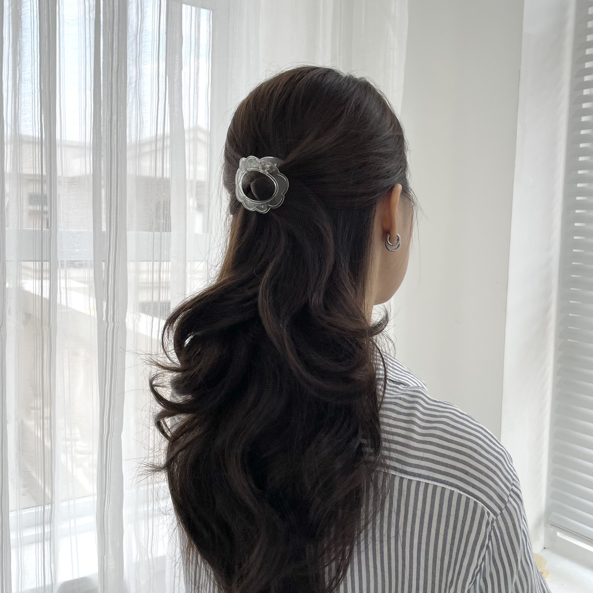 Kẹp tóc dạng xước hình hoa Modleaf Flower comb Hàn Quốc