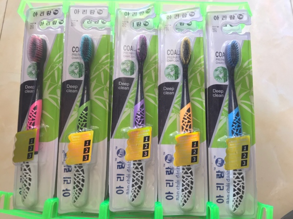 Combo 10 bàn chải đánh răng than hoạt tính Hàn Quốc, bàn chải than tre Hàn Quốc cao cấp giá rẻ