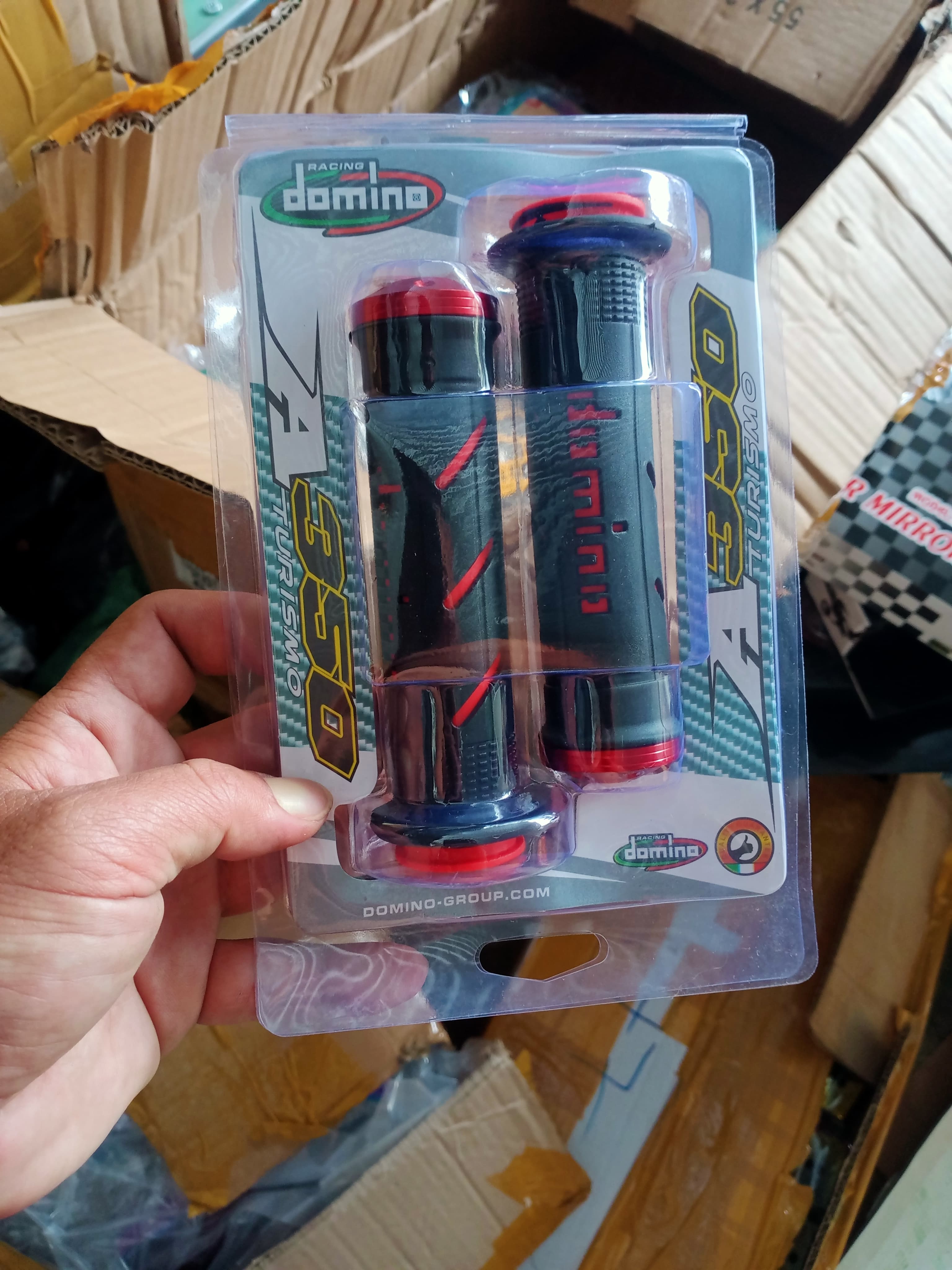 Bao tay domino có gù lắp xe máy.