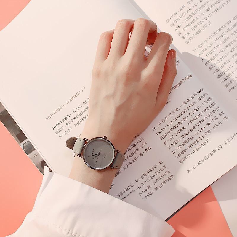 Đồng hồ thời trang nữ Viser viền đen dây da