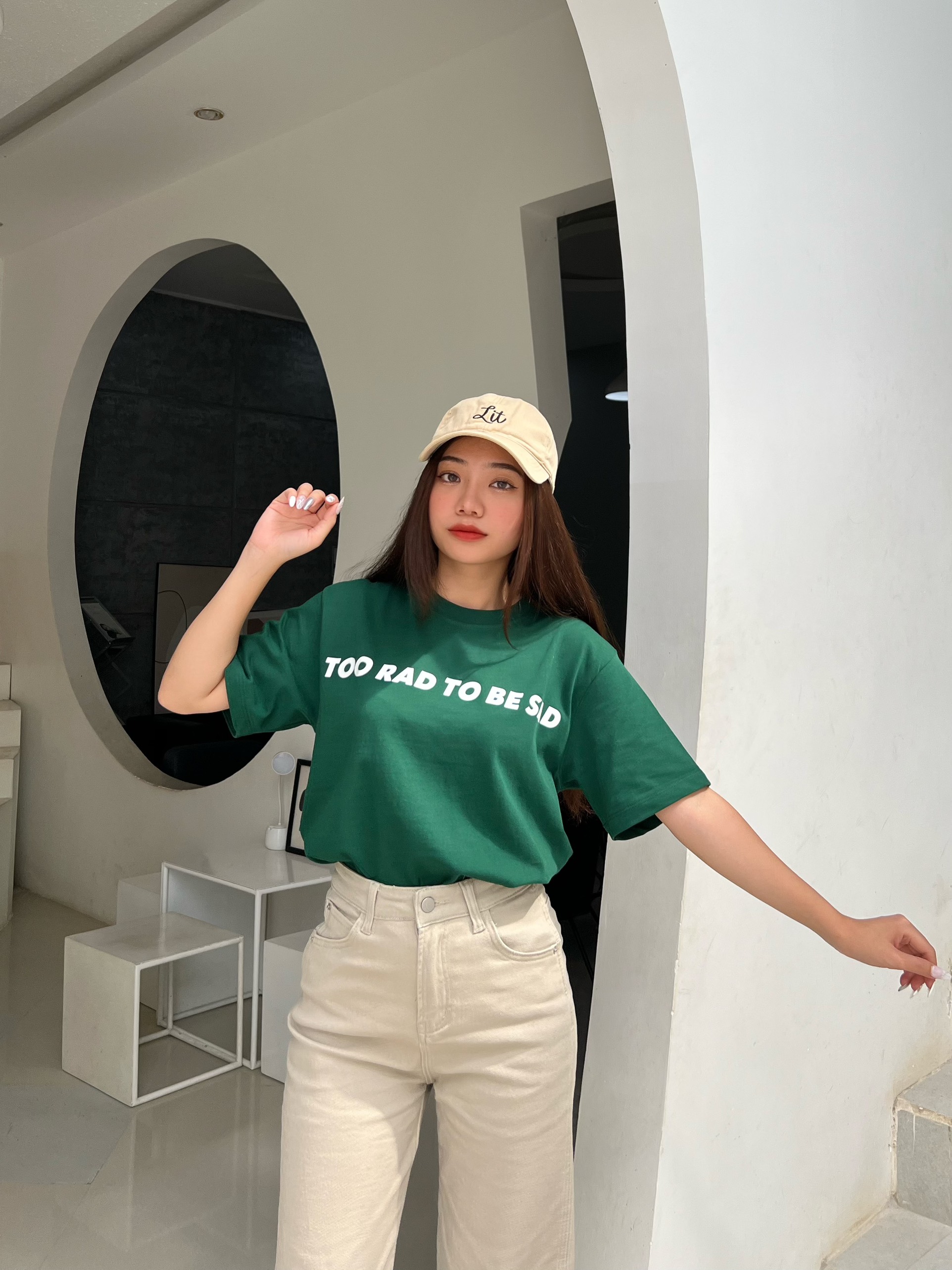 Áo thun form rộng in chữ THE CIU - Too Rad Tee