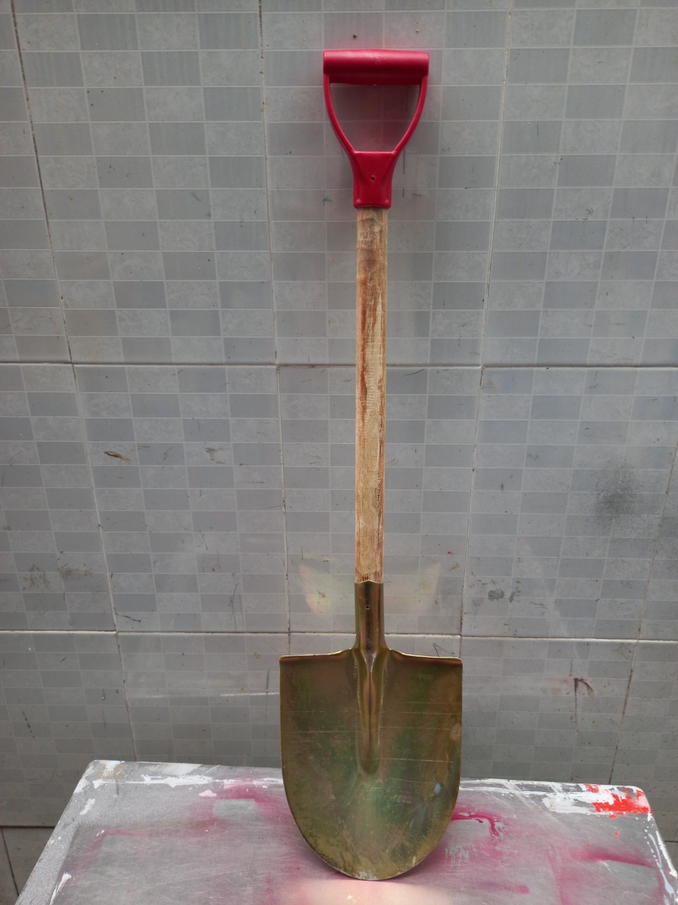 Xẻng sắt đào đất cán gỗ tay nhựa