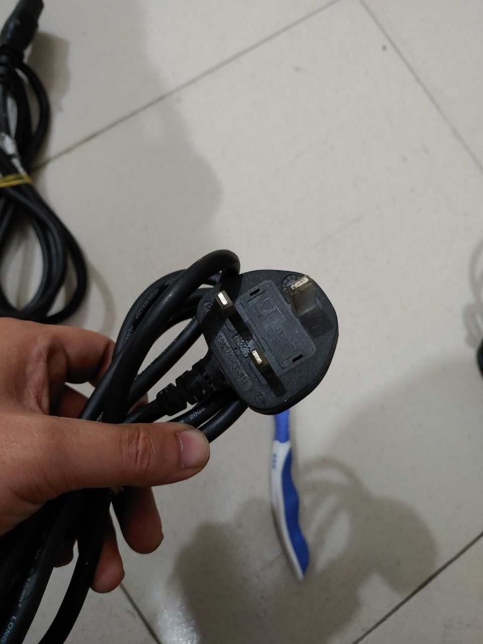 Dây nguồn cũ máy tính nhiều chiều dài