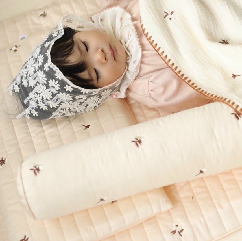 Gối ôm họa tiết thêu OME