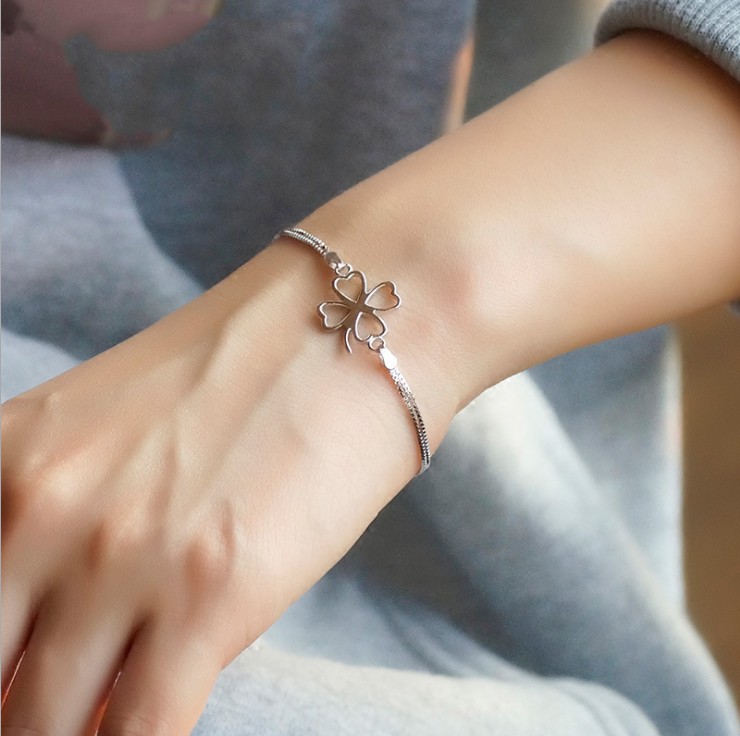 Lắc Tay Cỏ Bốn Lá Basic Glosbe