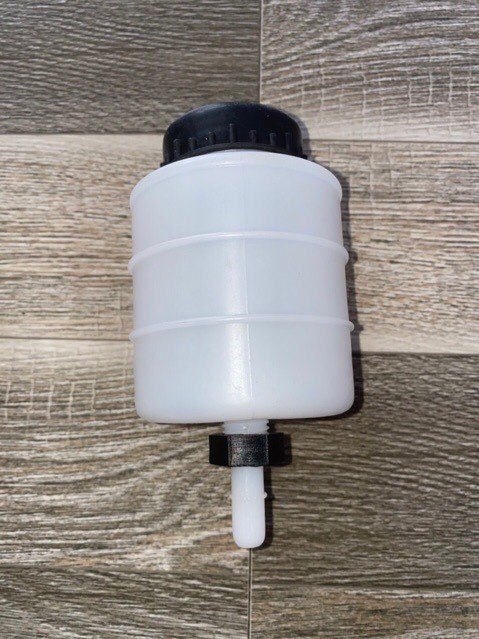 1 cái bình đựng dầu phanh 130.