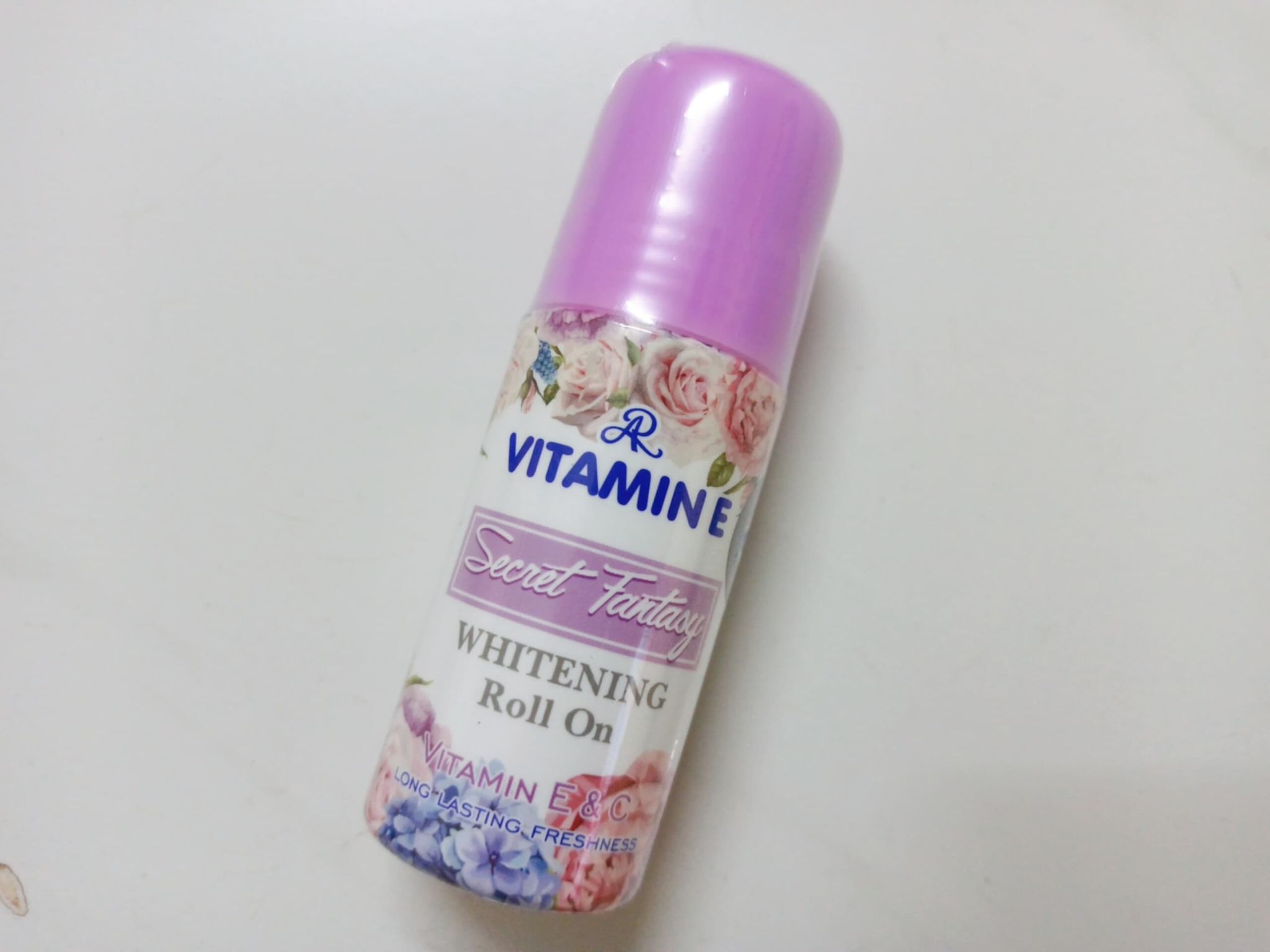 Lăn khử mùi hương nước hoa VITAMIN E Thái Lan