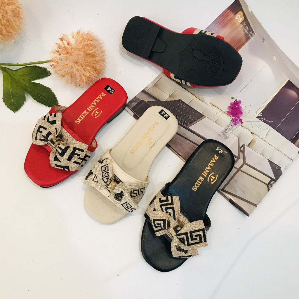 DÉP LÊ TRẺ EM NƠ(XẢ KHO)