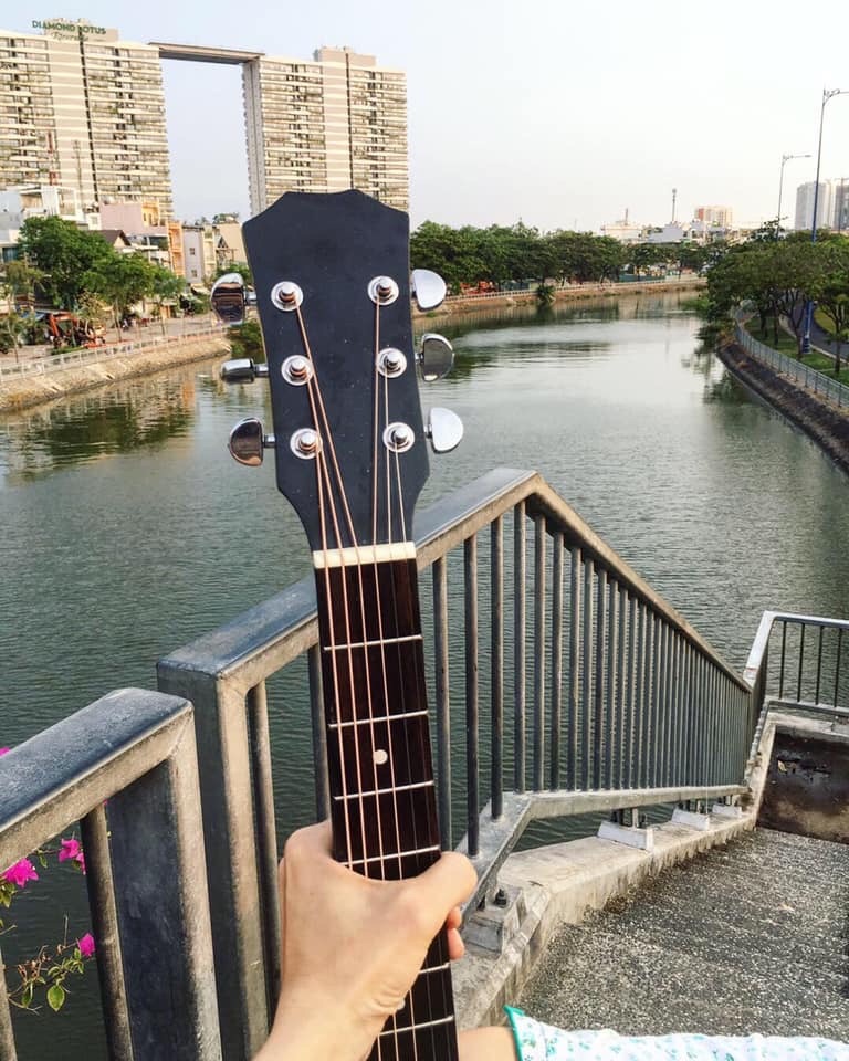 [HCM]Đàn guitar acoustic có ty khóa đúc