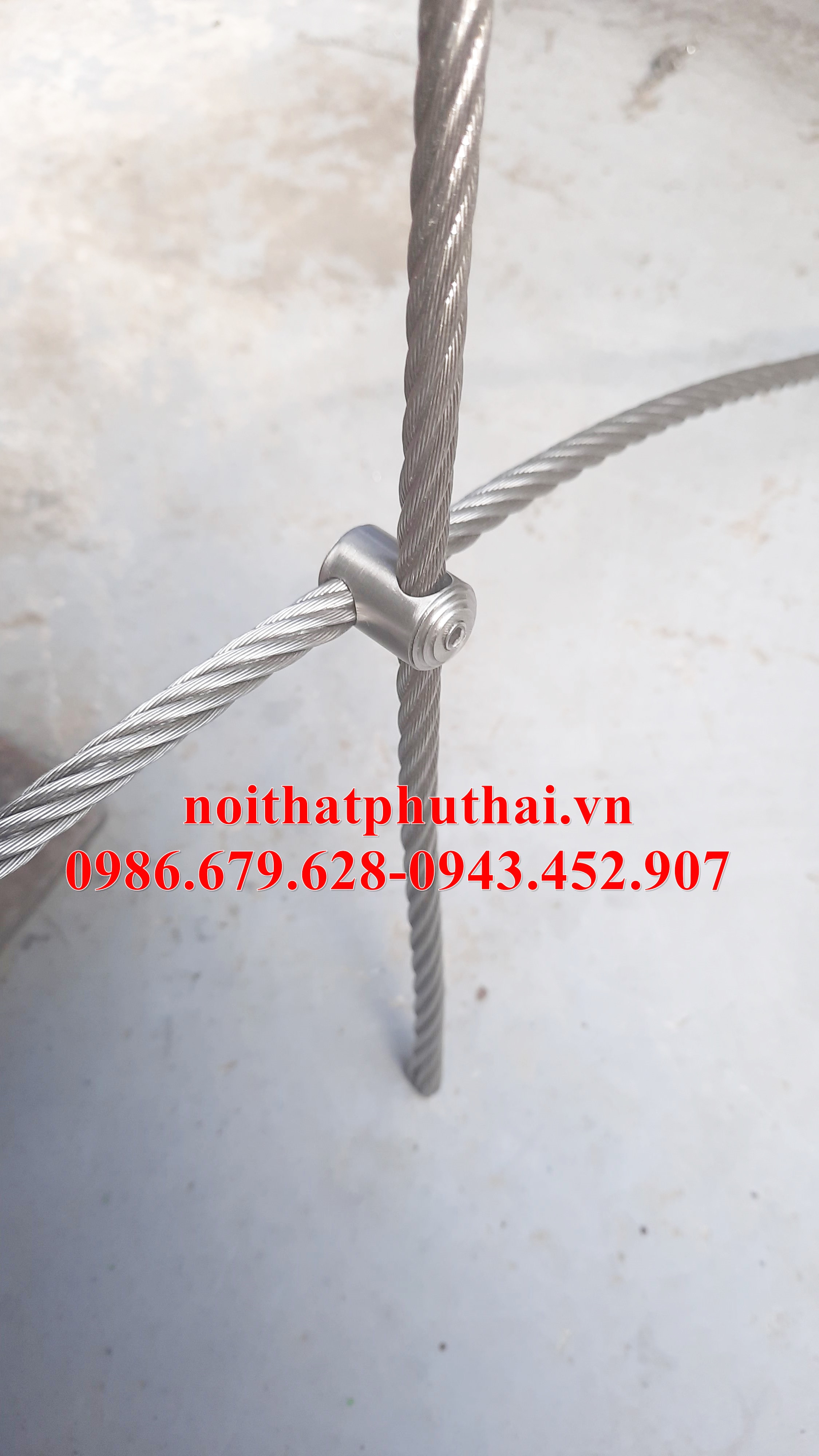 Khóa chữ thập cho cáp ban công - cầu thang