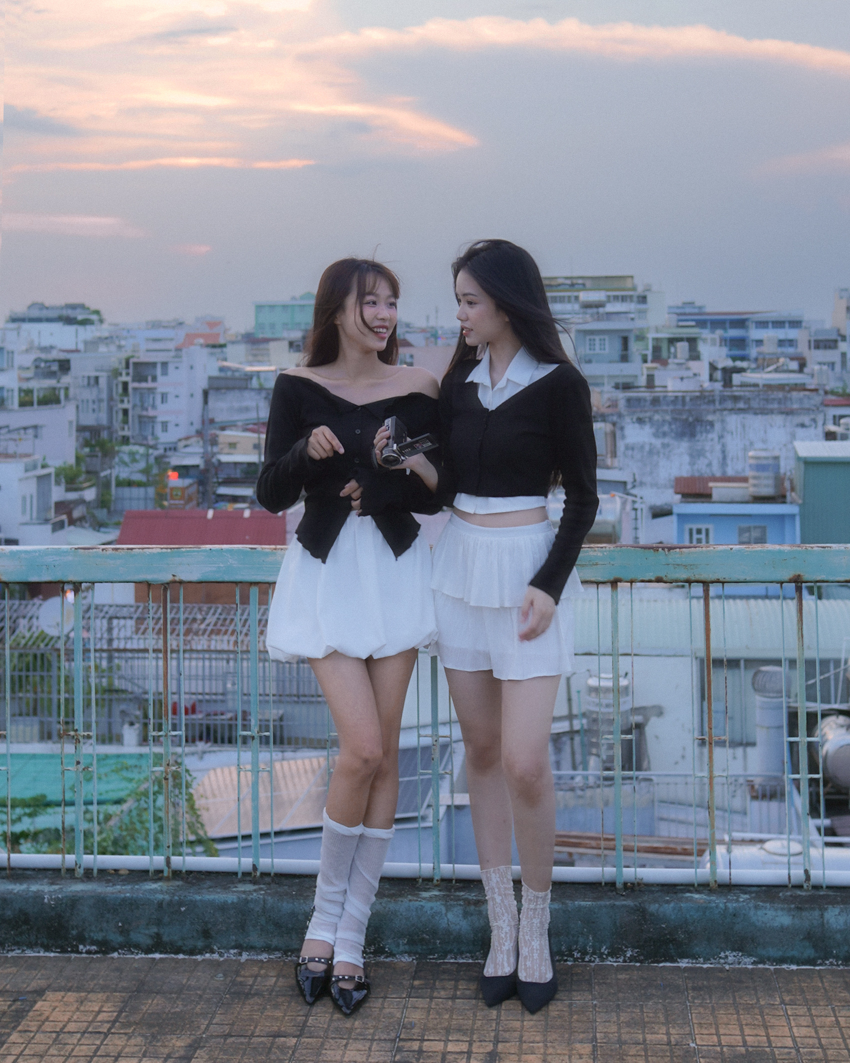 DALLA Áo thun trễ vai tay loe (AT07)