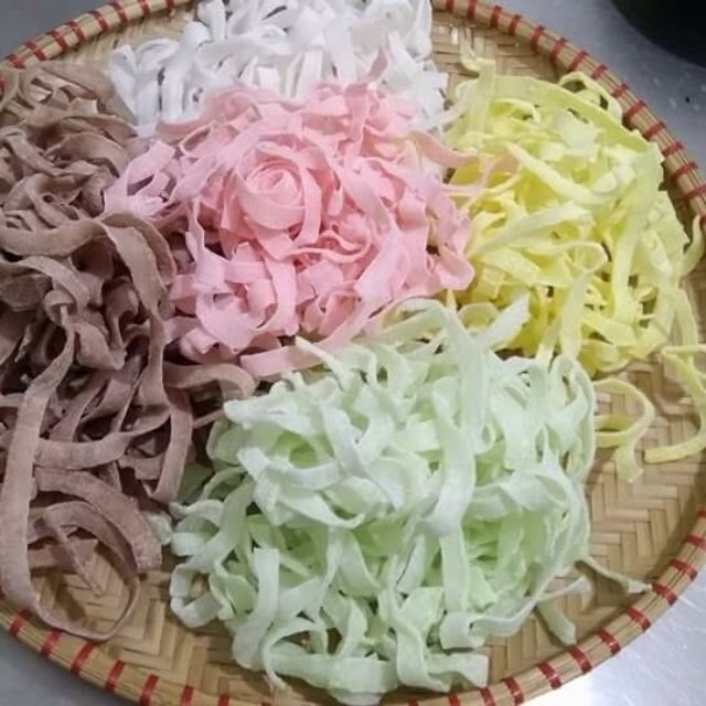 Mứt Dừa Non Mứt dừa non bến tre dẻo thơm vị sữa dừa Đúng dừa non sẽ hơi vất vả để làm mứt nhưng bù lại mứt có độ ngọt tự nhiên, mềm vừa phải và thơm lừng.