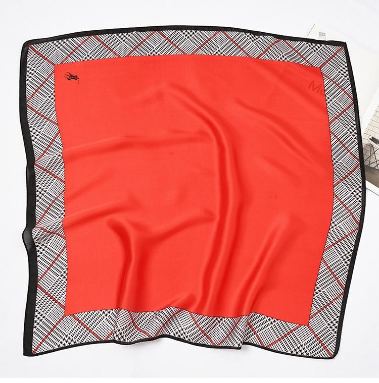 Khăn lụa vuông họa tiết cỡ 70x70cm