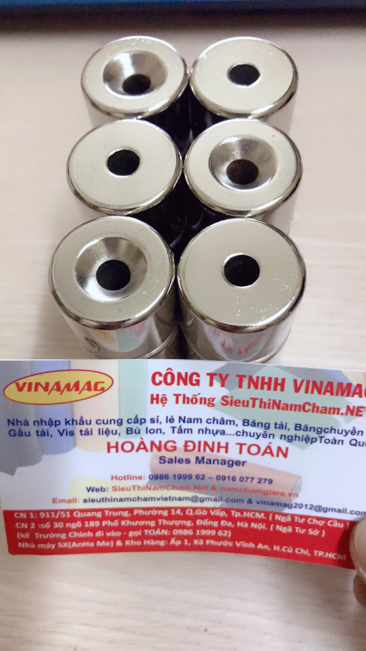 Nam châm đất hiếm tròn 25x20 lỗ 6mm dùng hít bi sắt