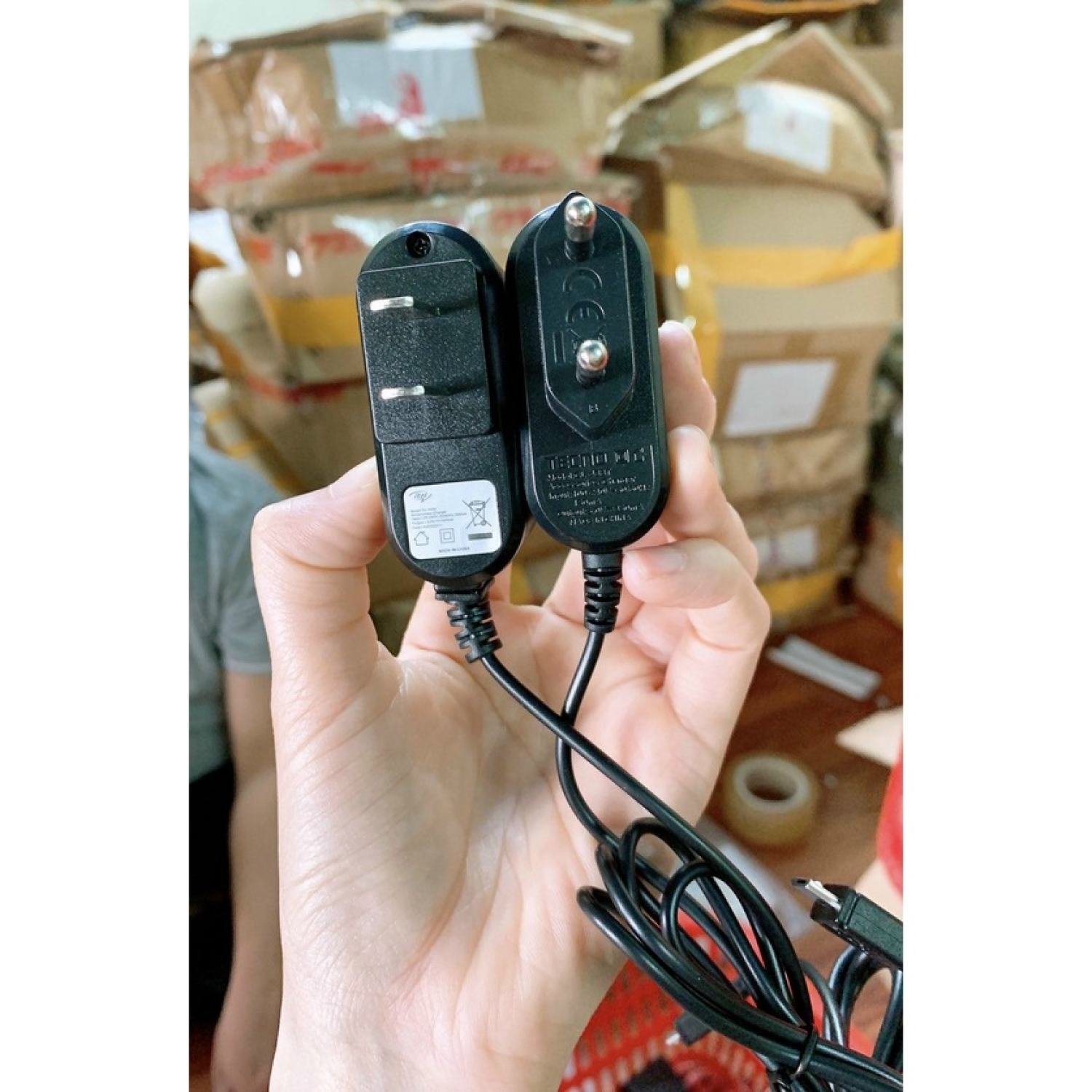 BS28 - Bộ sạc liền dây zin máy chân Micro