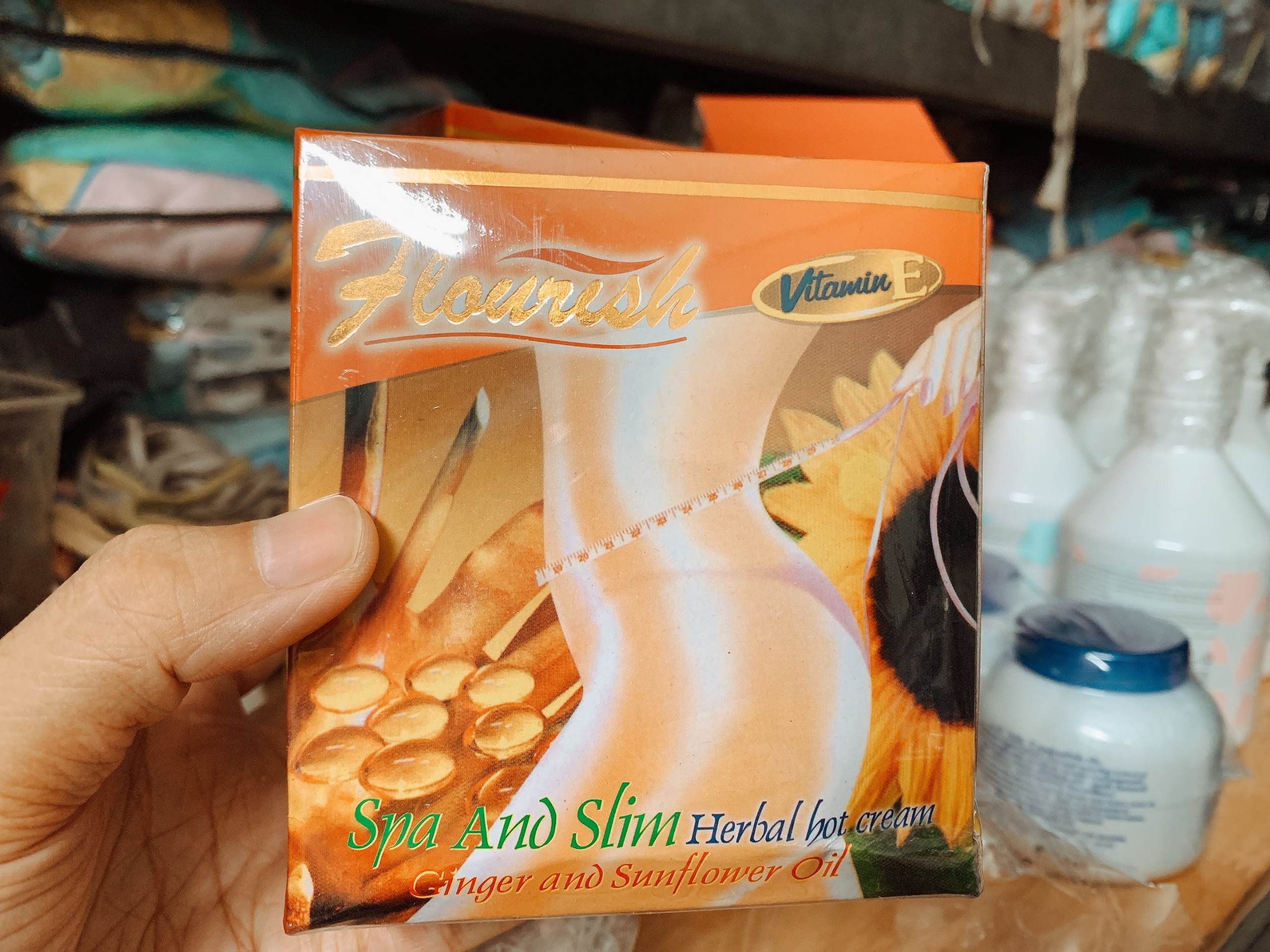 Kem Tan Mỡ Bụng Gừng Ớt Flourish Thái Lan 500gr (Cao gừng)