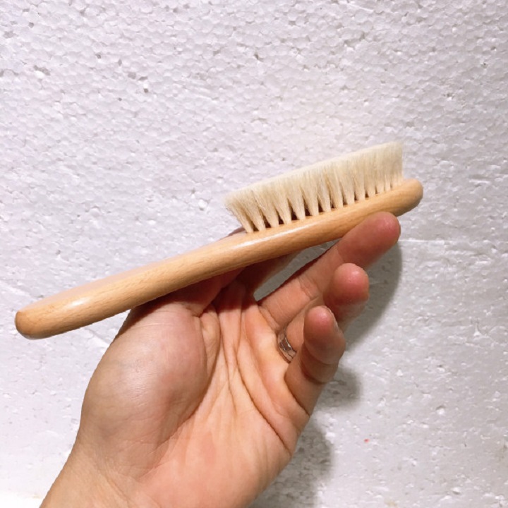 Fade Barber Hair Brush with Wooden Handle Is Extremely Clean