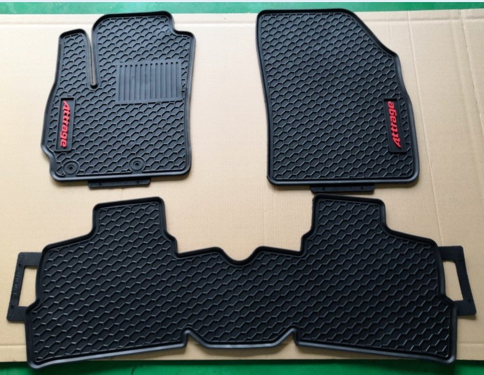 Thảm trải sàn trong xe Mitsubishi Attrage