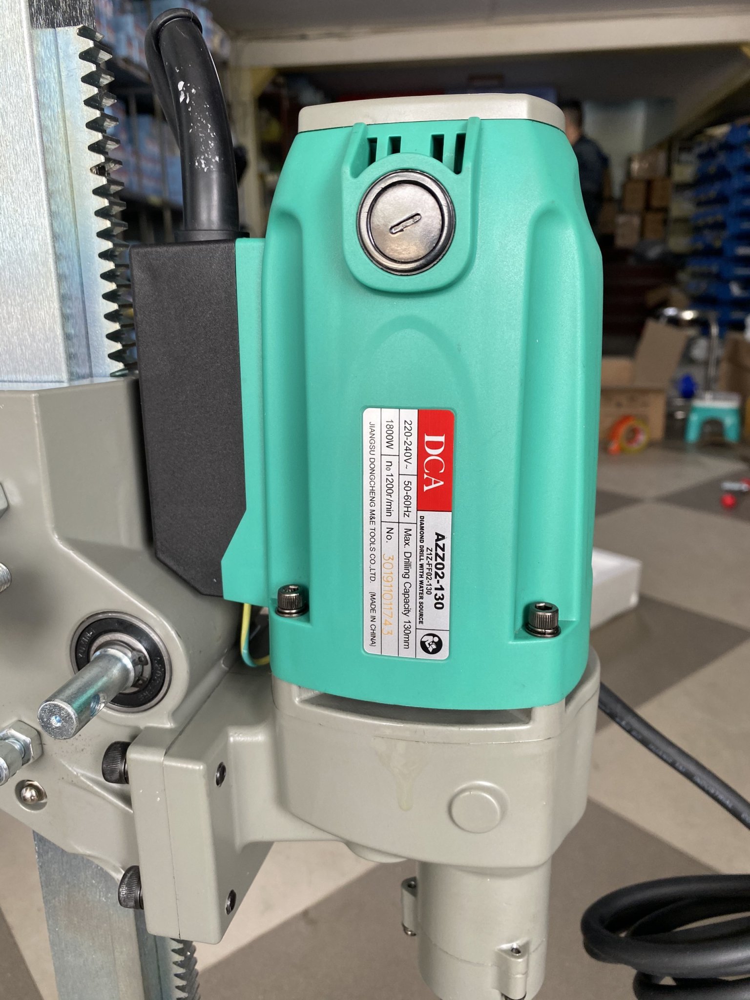 MÁY KHOAN ĐÁ DCA 1800W AZZ02-130