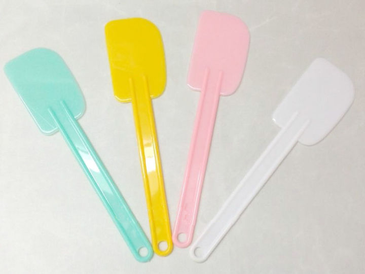 Cây vét kem bột nhựa cứng- giao 1 cái màu ngẫu nhiên