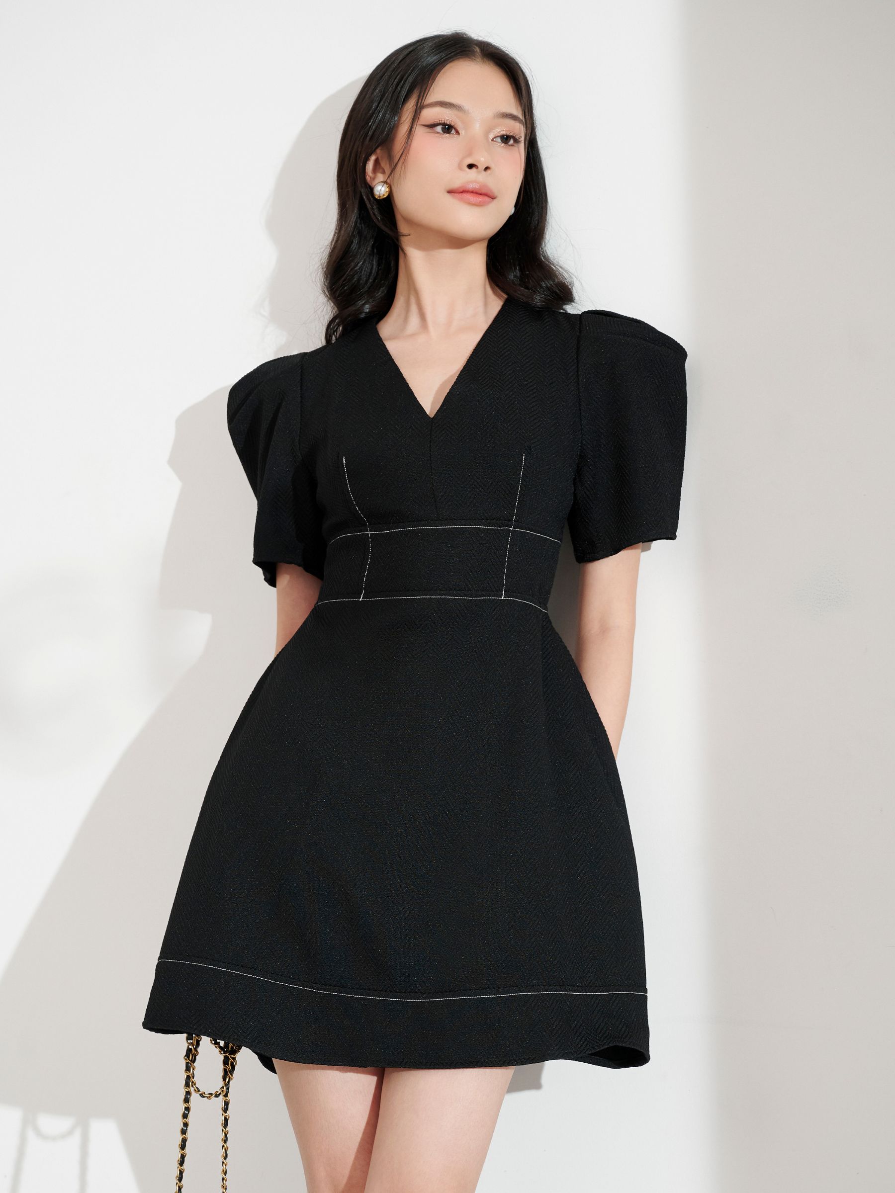 RECHIC Đầm Ngắn Chamie kiểu cổ V tay phồng