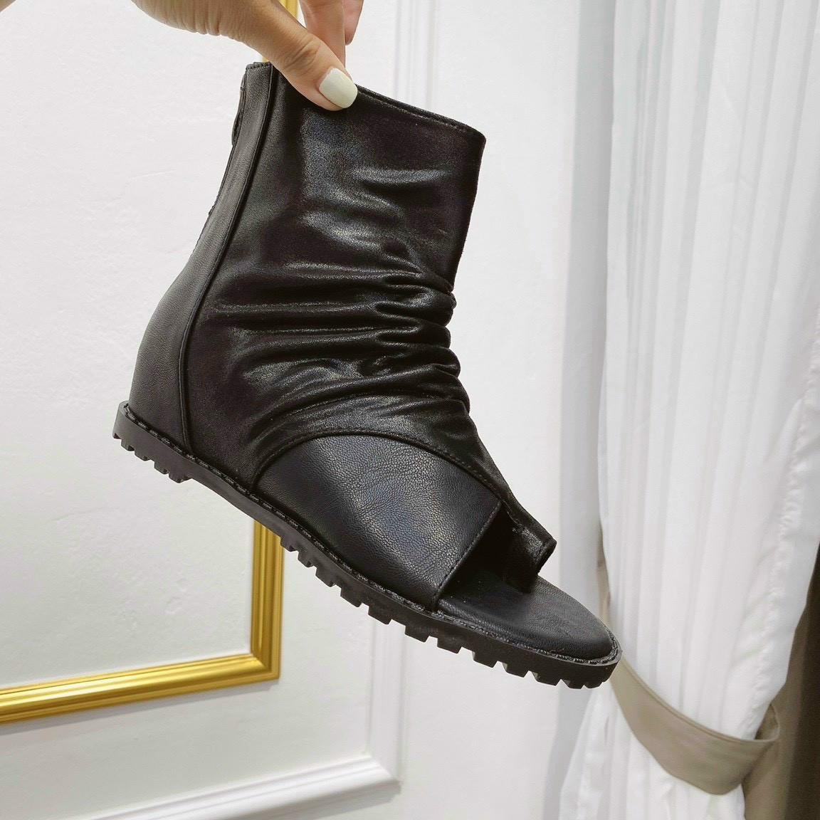 Giày Boot Nữ Xỏ Ngón Độn Đế