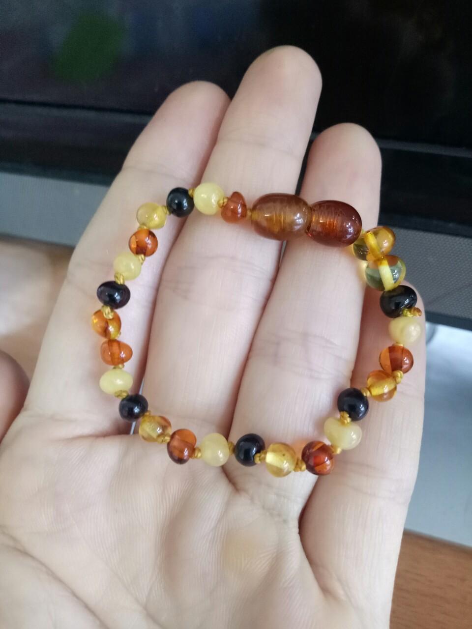 Vòng tay hổ phách cho bé chuẩn xịn