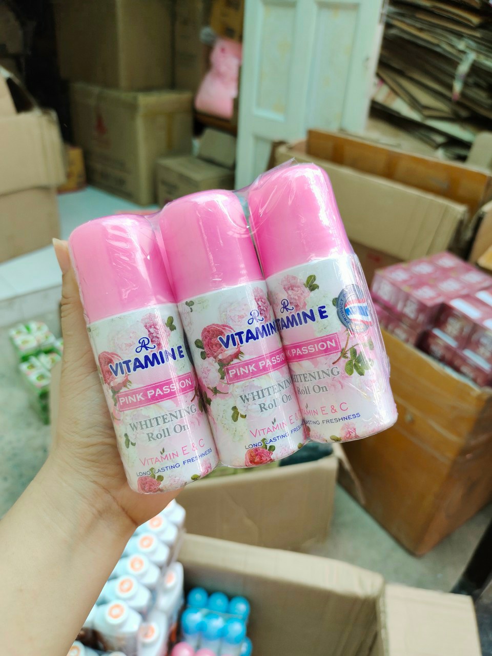 Lăn khử mùi hương nước hoa AR VITAMIN E Thái Lan