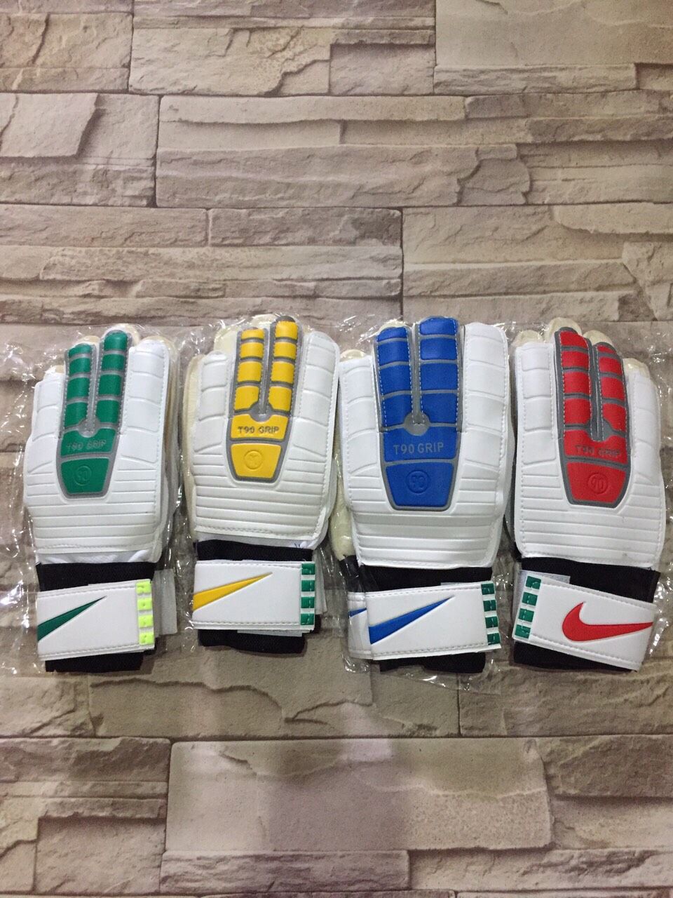 Găng tay thủ môn T90 Grip - có xương