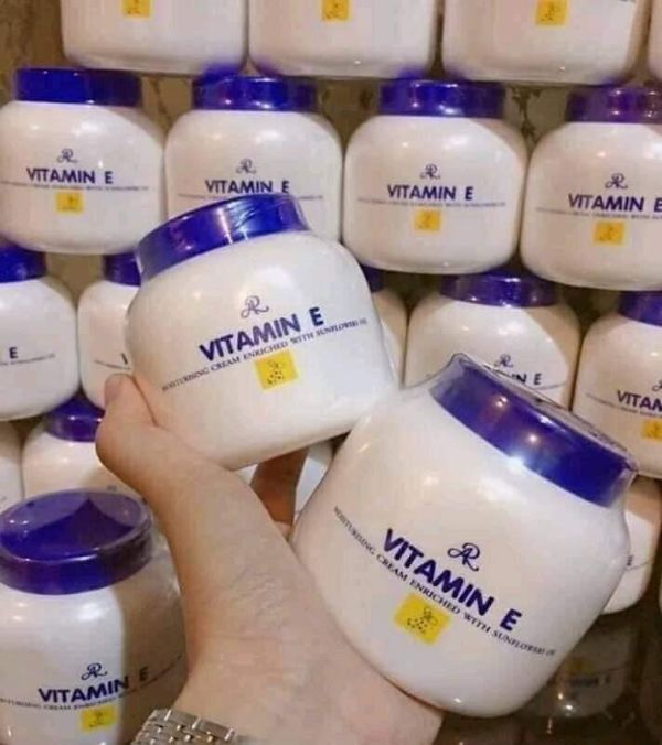 Kem Dưỡng Ẩm Aron VITAMIN E Thái Lan