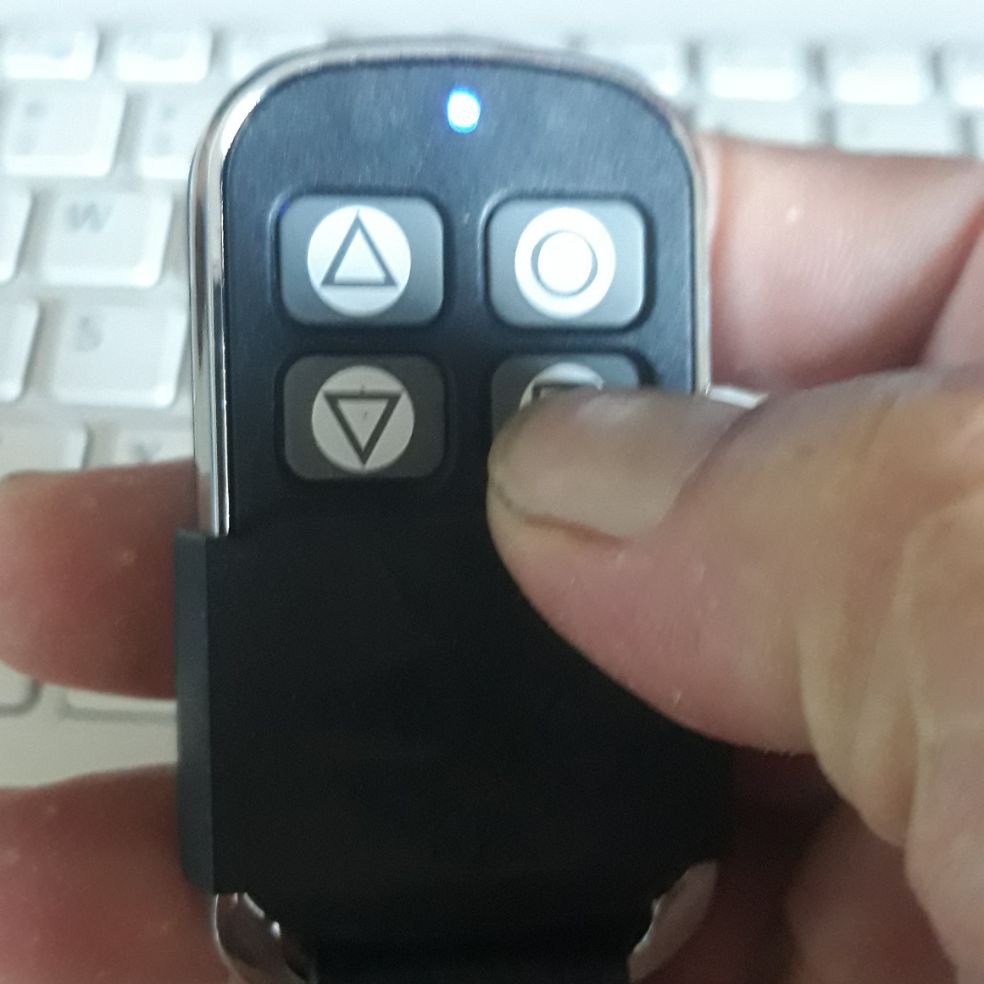 Remote cửa cuốn- Tay điều khiển cửa cuốn mã học Đa năng 433 mhz Đại bàng chống nước