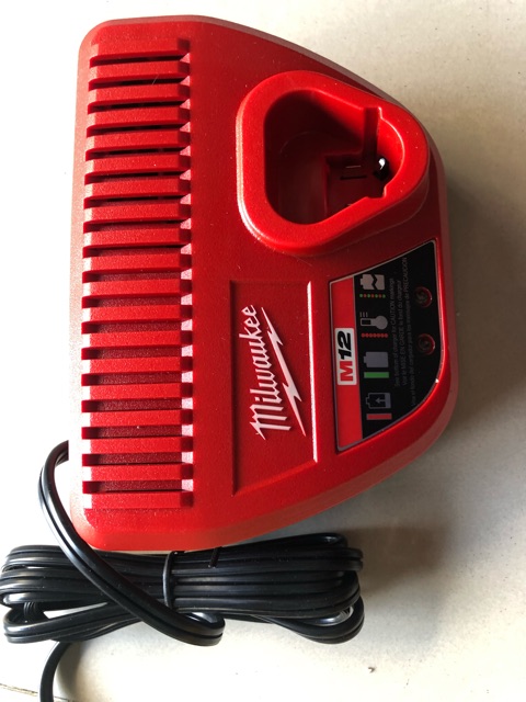 Sạc milwaukee m12 dùng điện 220v