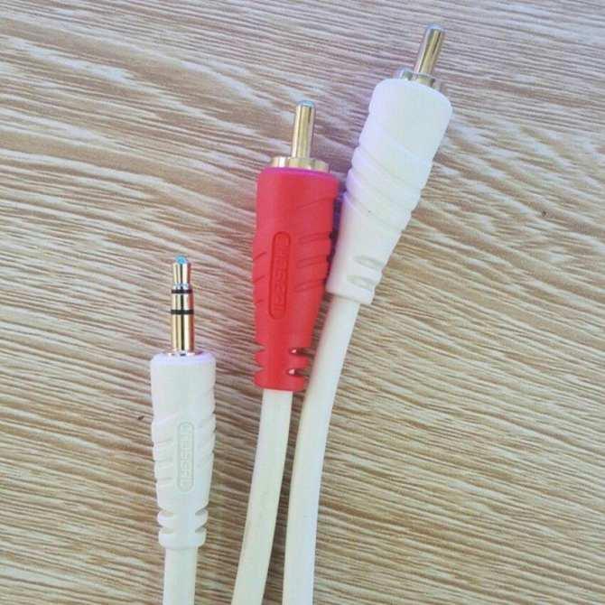 DÂY CABLE LOA 1 ĐẦU 3.5 RA 2 AV DÀI 5M(LOẠI TỐT)