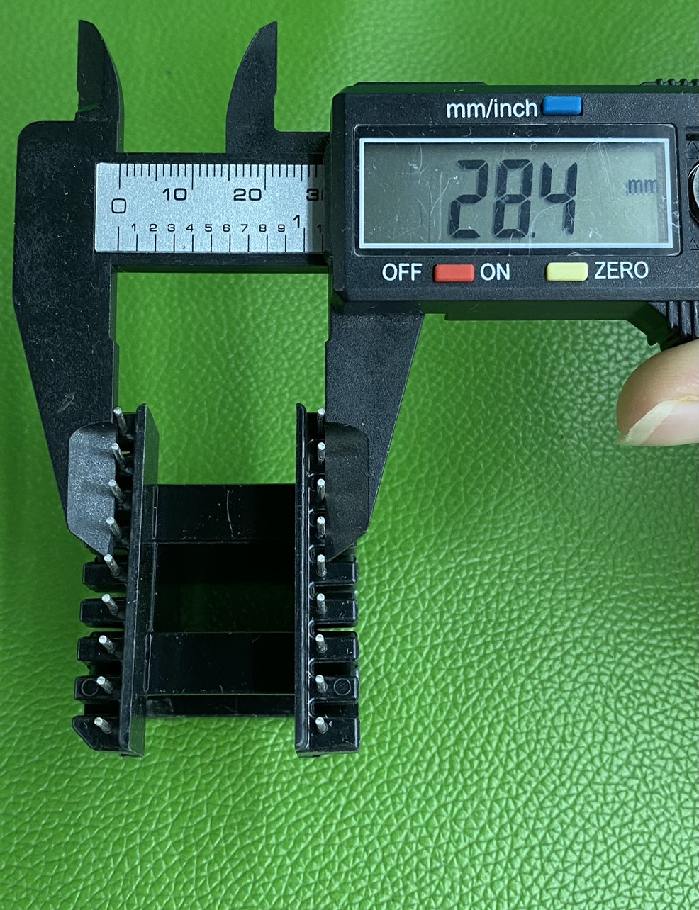Lõi biến áp xung EE42 20MM vuông đứng (9+9)